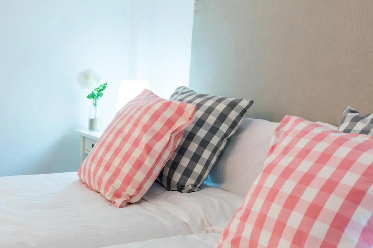 Apartamentos Cornellalux 2 Cornellà de Llobregat Hiszpania